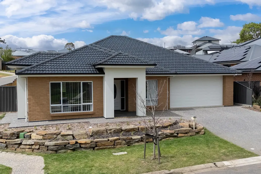 Mount Barker 5房  Generous family home overlooking reserve - Best Offers by 28th October 2025