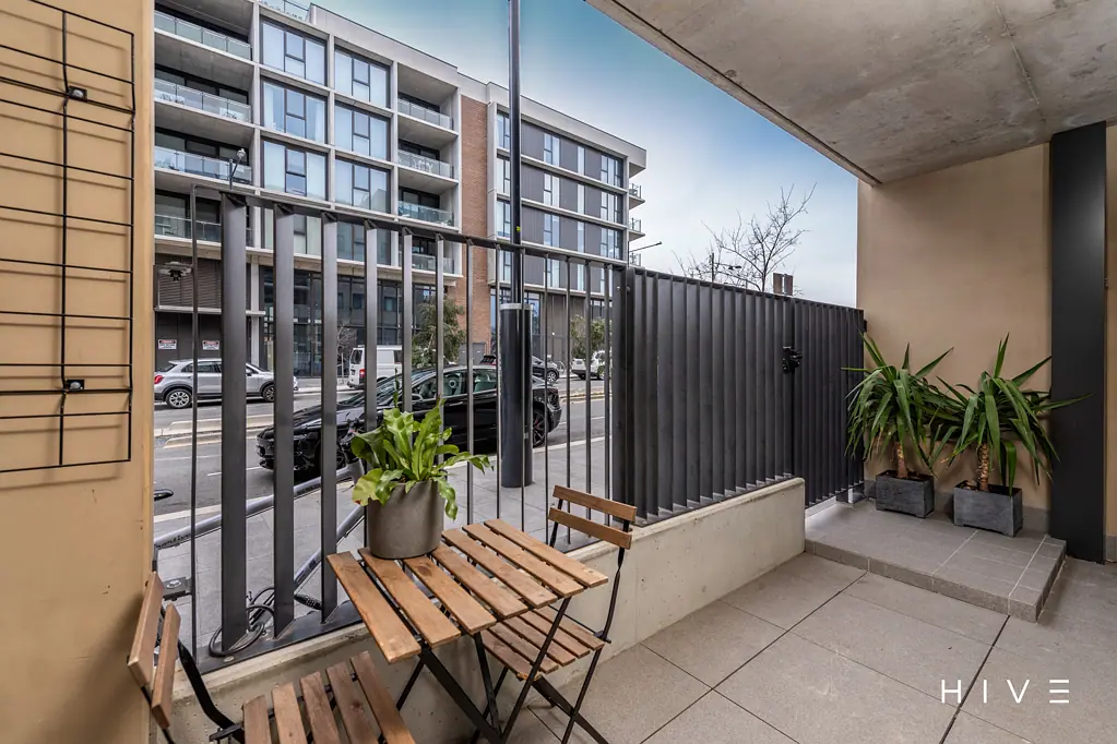 Campbell 1ਬੈੱਡਰੂਮ Courtyard with street access.