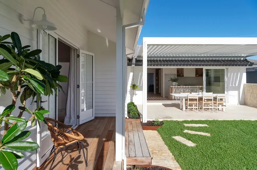 Stunning Fully Furnished & Equipped Coastal Home