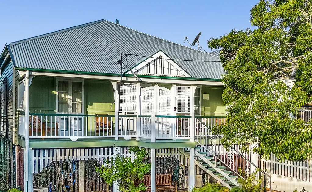 Shorncliffe 3બેડરૂમ Don't Wait for the Gavel: Classic Shorncliffe Character to Be Sold Prior or at Auction