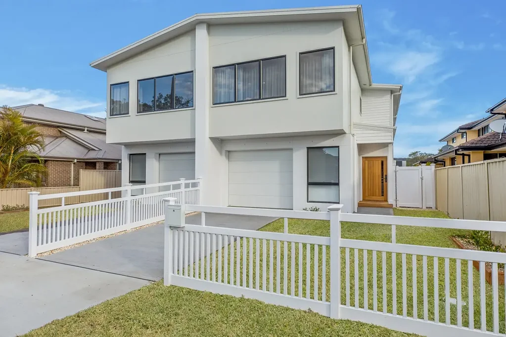 Umina Beach 4ਬੈੱਡਰੂਮ Umina's Newest Designer Duplex – Walk to the Beach & Shops.