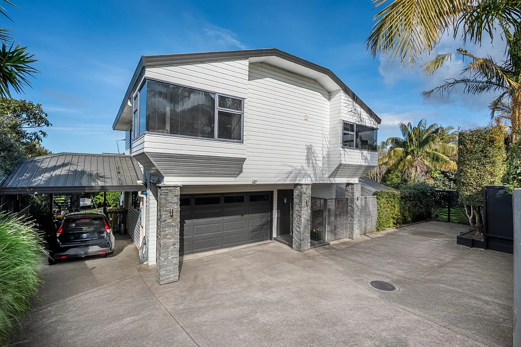 Torbay 3Moenga Sea Views, Space & Serious Motivation!