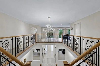 Narre Warren South 5 Slaapkamer Grand Double-Storey Luxury Home with Multiple Living Zones in a Prime Family Location