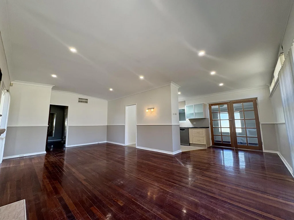 A CONVENIENT HOME with SIDE ACCESS!