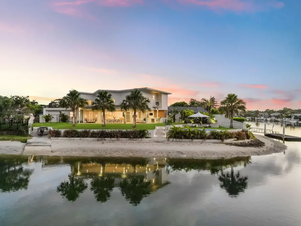Tweed Heads 5 Bedroom Waterfront Luxury