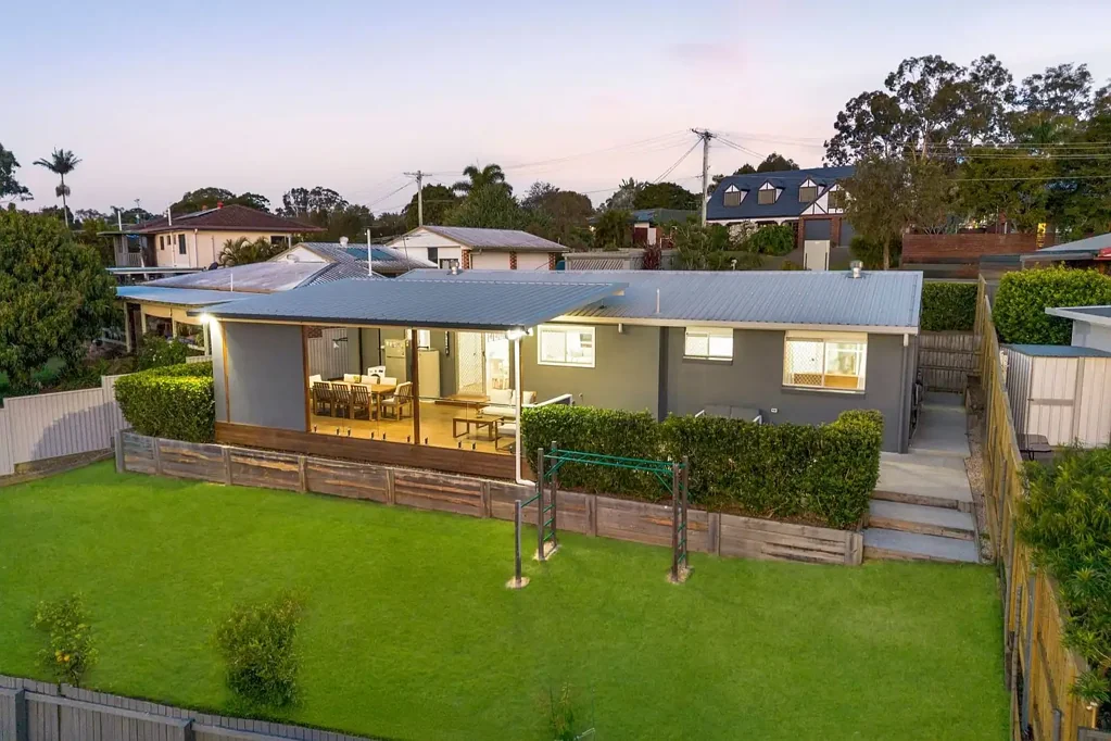 Alexandra Hills 4Zimmer Stylishly Renovated 4-Bedroom Home with Stunning Outdoor Living