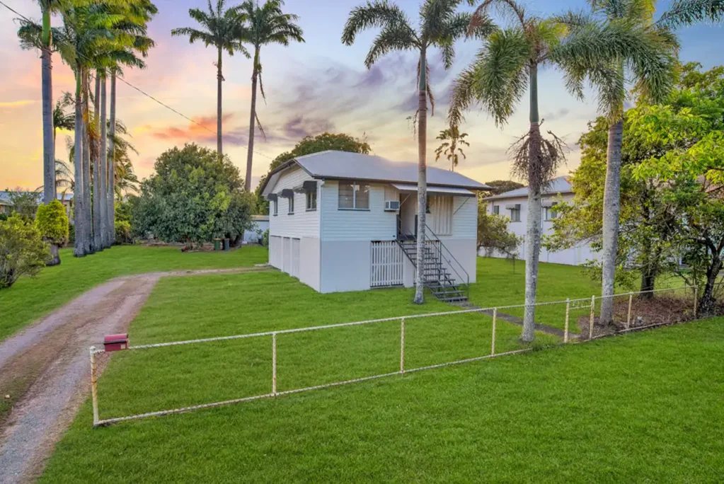 Ingham 3ห้องนอน RENOVATED QUEENSLANDER ON 1,012 SQ.M. (OVER 1/4 ACRE) BLOCK!
