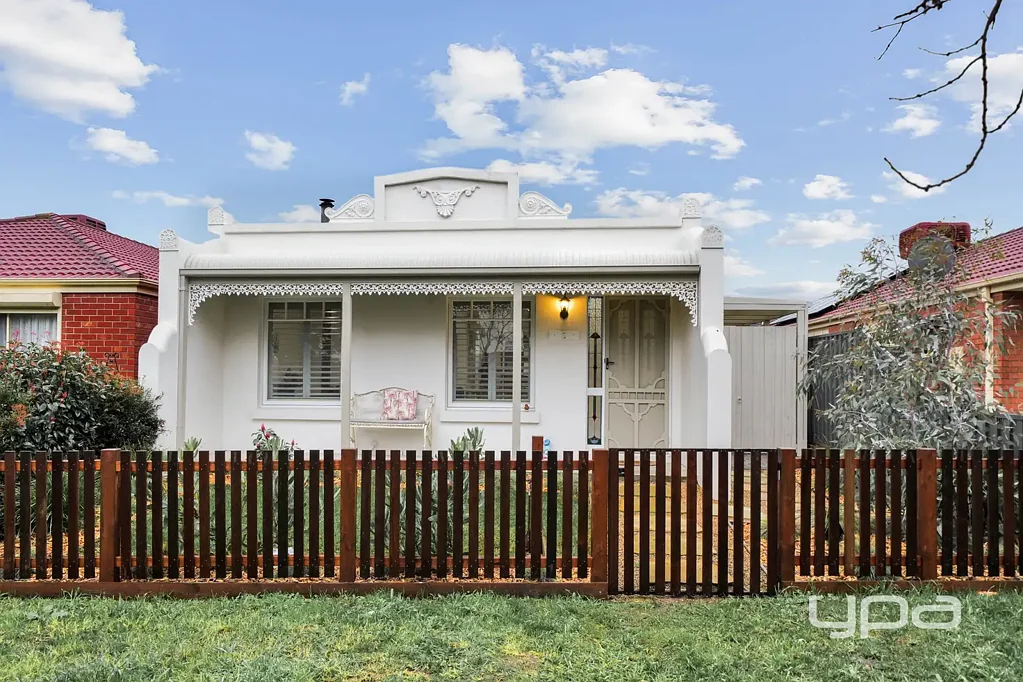 Roxburgh Park 3 Bedroom Timeless Character with a Contemporary Edge