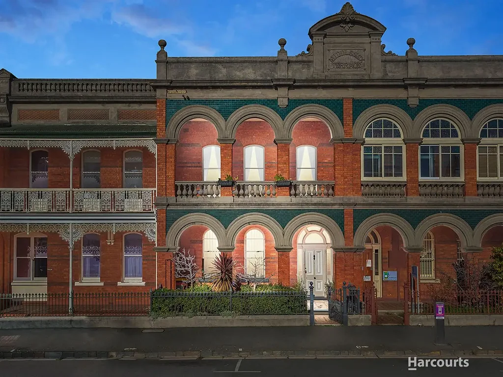Inner City Luxury Townhouse!