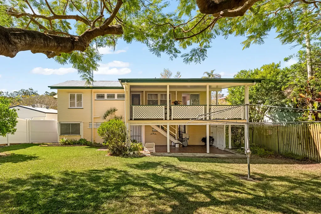 Ashgrove 3ਬੈੱਡਰੂਮ Classic Post War Home on 607m2