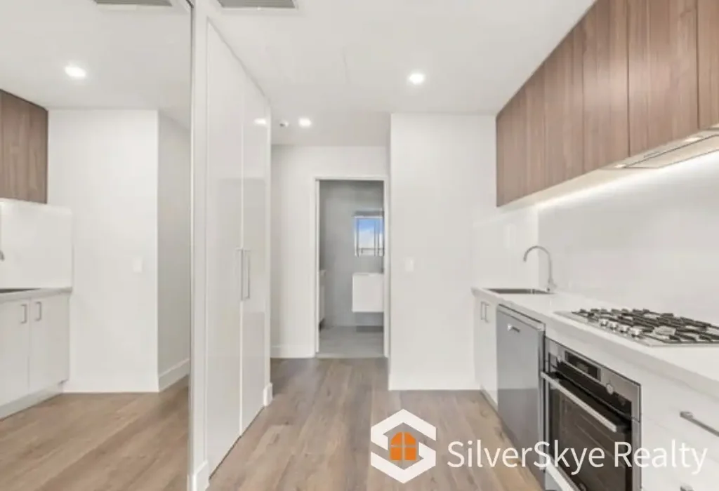 Luxury Top Floor Studio In Schofields