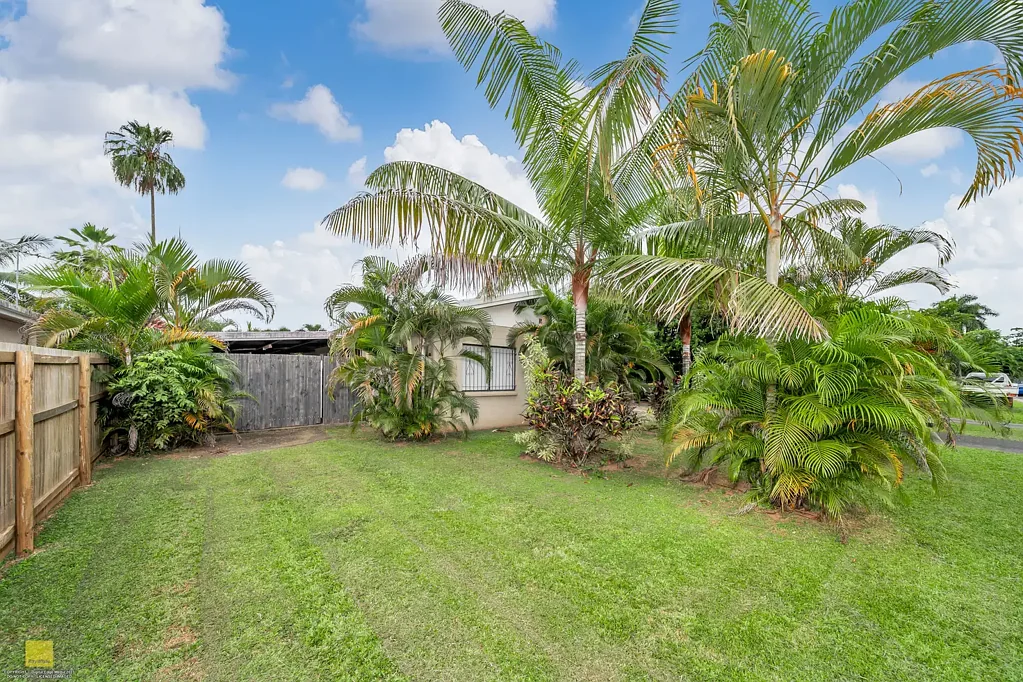 Bentley Park 3 Bedroom Family Home with Large Shed, High Clearance & Easy Access on 750m2 Block