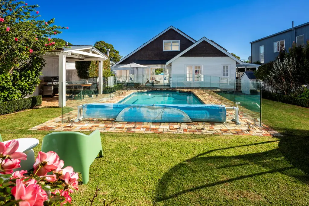 Takapuna 4 Bedroom Charming Coastal Family Home