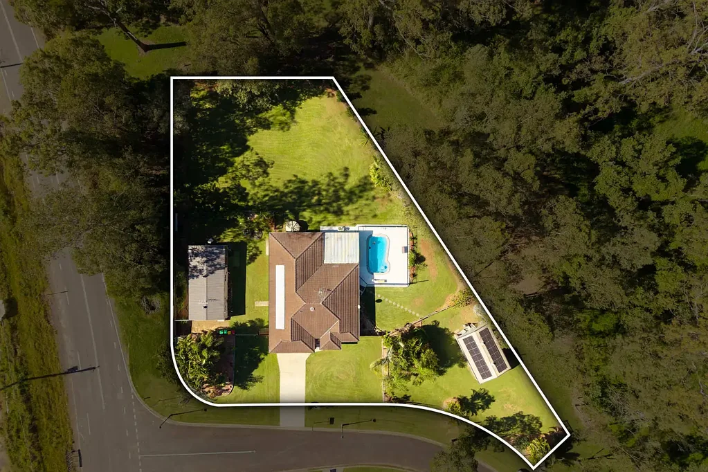 Upper Caboolture 4Zimmer Acreage Living with Bonus Granny Flat, Pool & Shed on 3,001m2
