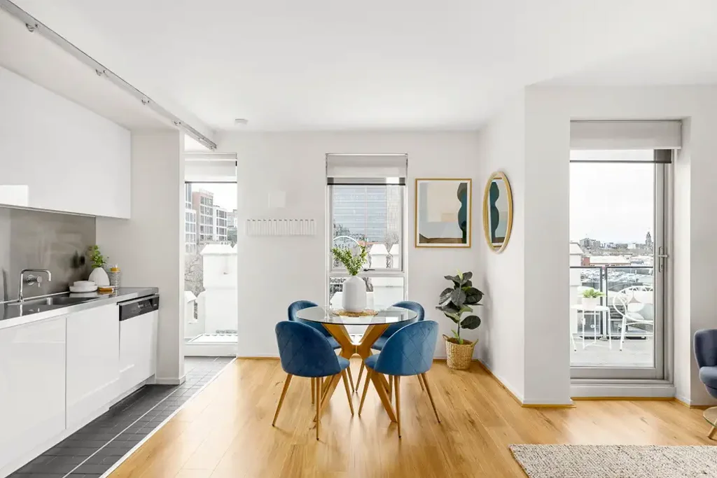 East Melbourne 1部屋 Iconic Setting, Sunlit Living