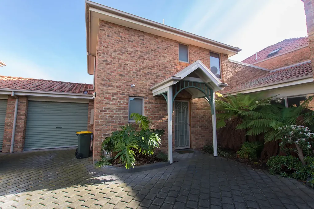 Unsurpassed Convenience in the heart of Leafy Coburg Awaits