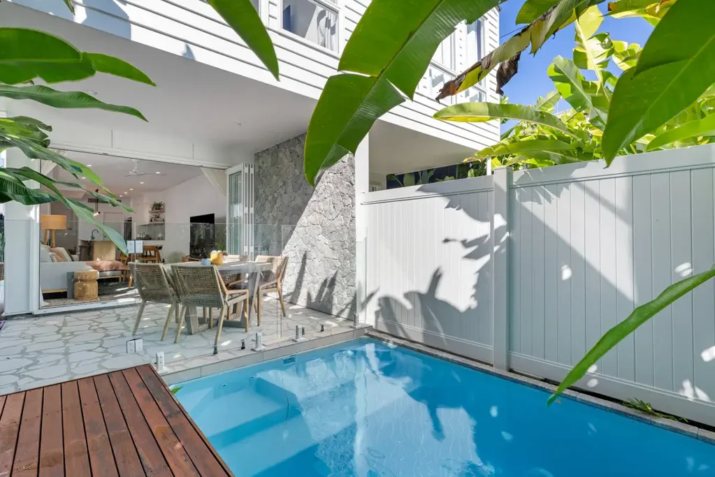 Tugun 3 Slaapkamer Designer Living in a Stunning Coastal Duplex