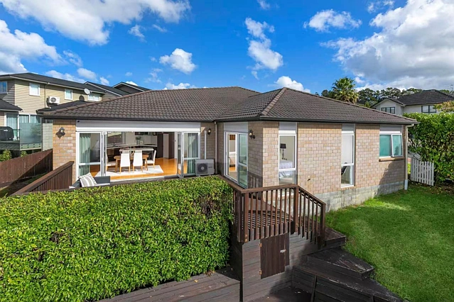 6 Mural Place, Greenhithe, North Shore City