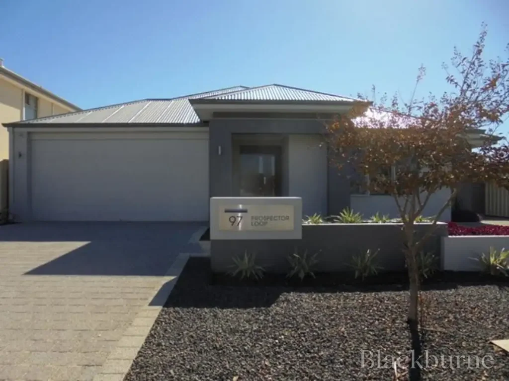LARGE MODERN FAMILY HOME, GREAT LOCATION