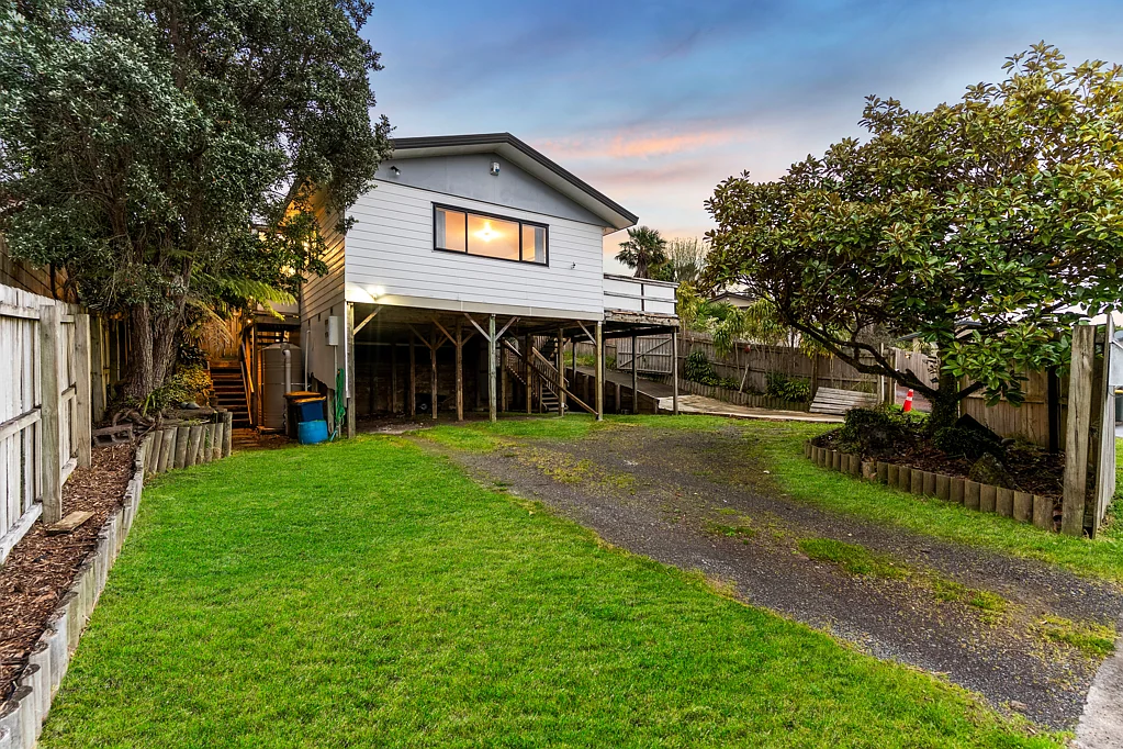 4 Lowell Place, Massey, Waitakere City, Auckland
