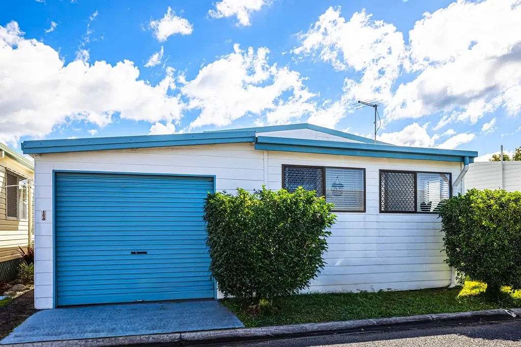 Sandstone Point 2Moenga Affordable, 2 Bedroom + Study in a Spacious and Freshly Updated in a Quiet Village.