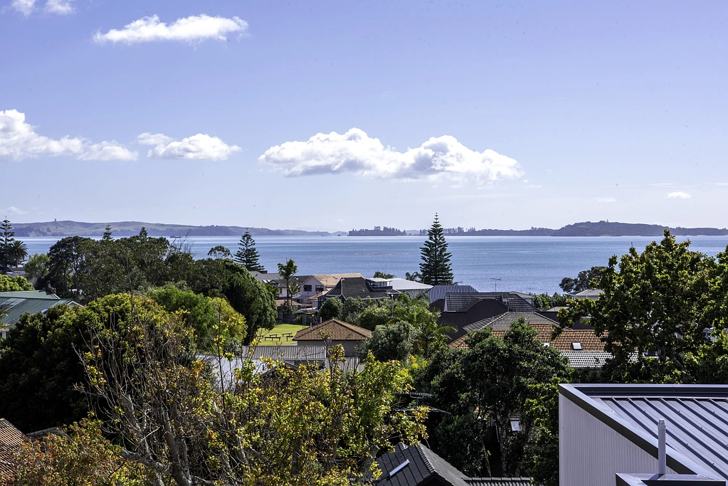 Eastern Beach 4Moenga Modern elegance meets coastal serenity