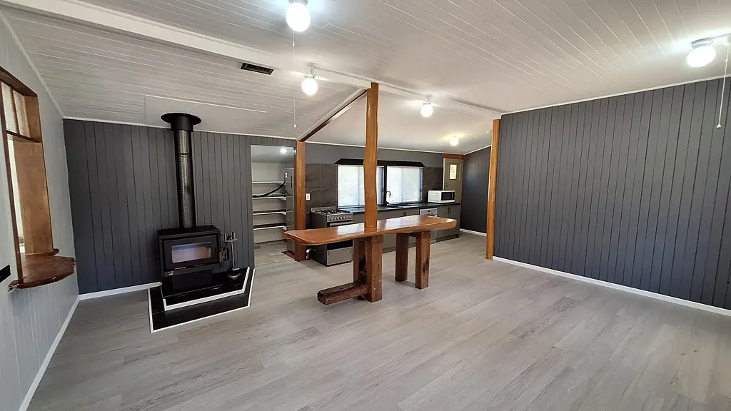 Amiens 2房  The Work's Been Done - 30 Acres with Renovated Home