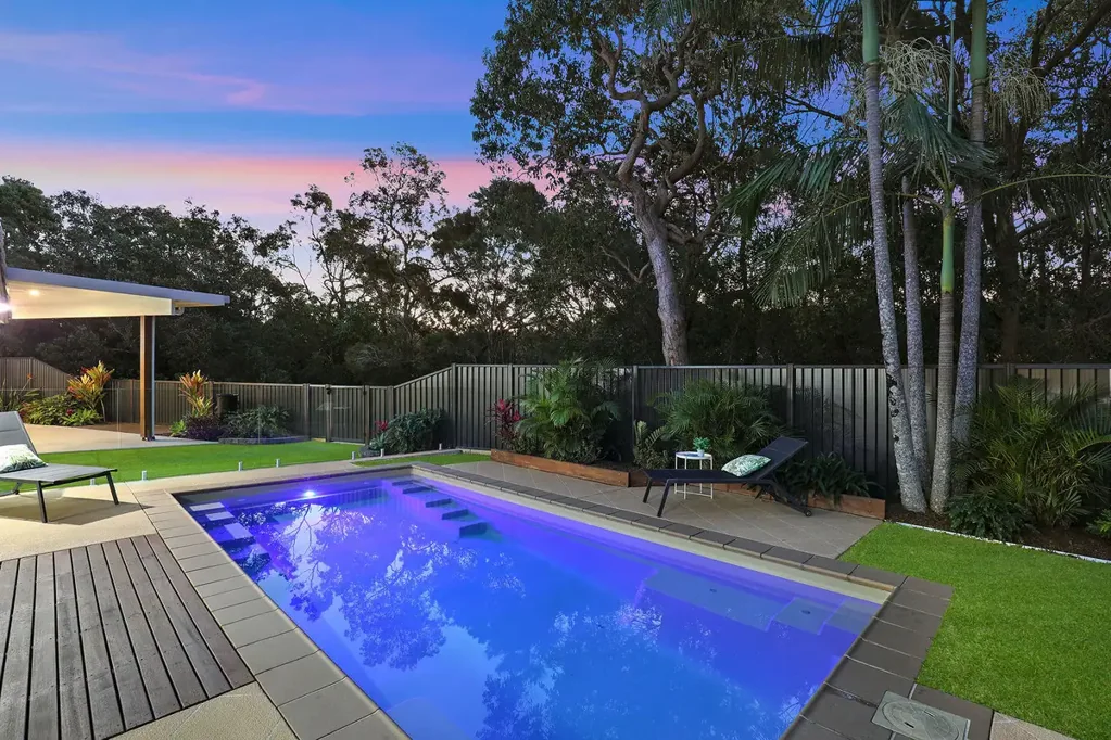 Currimundi 4 Bedroom Exceptional Lakeside Sanctuary!!
