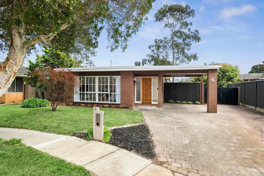 Frankston 4 Bedroom Refreshed Family Living Close to Worland Park