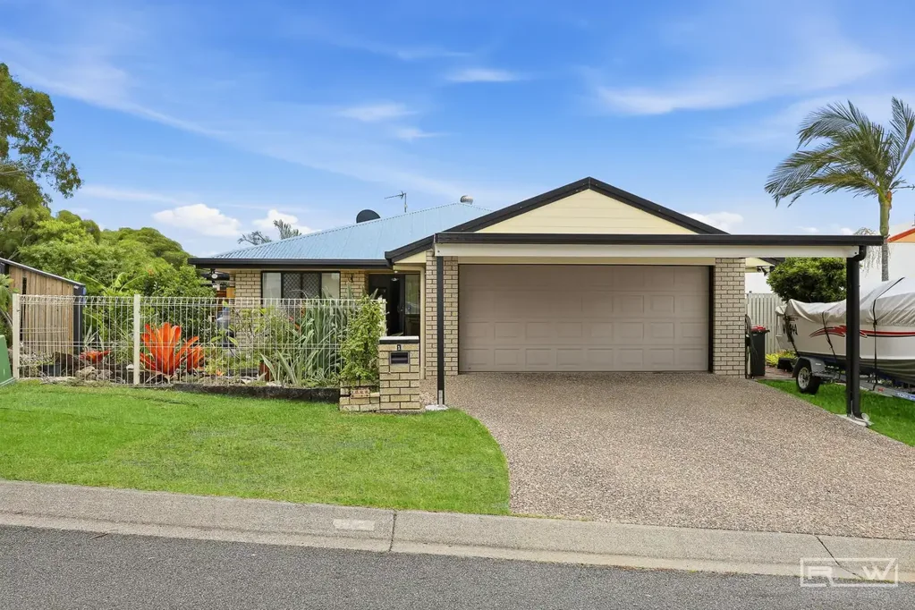 Coastal Living in the Heart of Cooee Bay