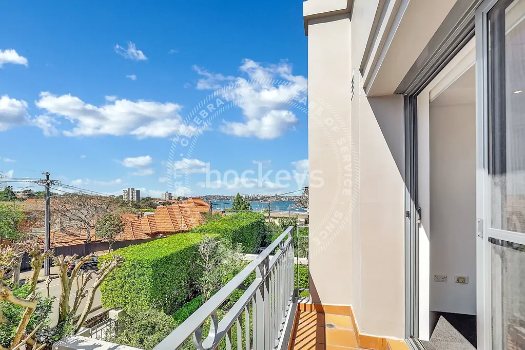Over-sized Townhouse in a quiet and convenient location