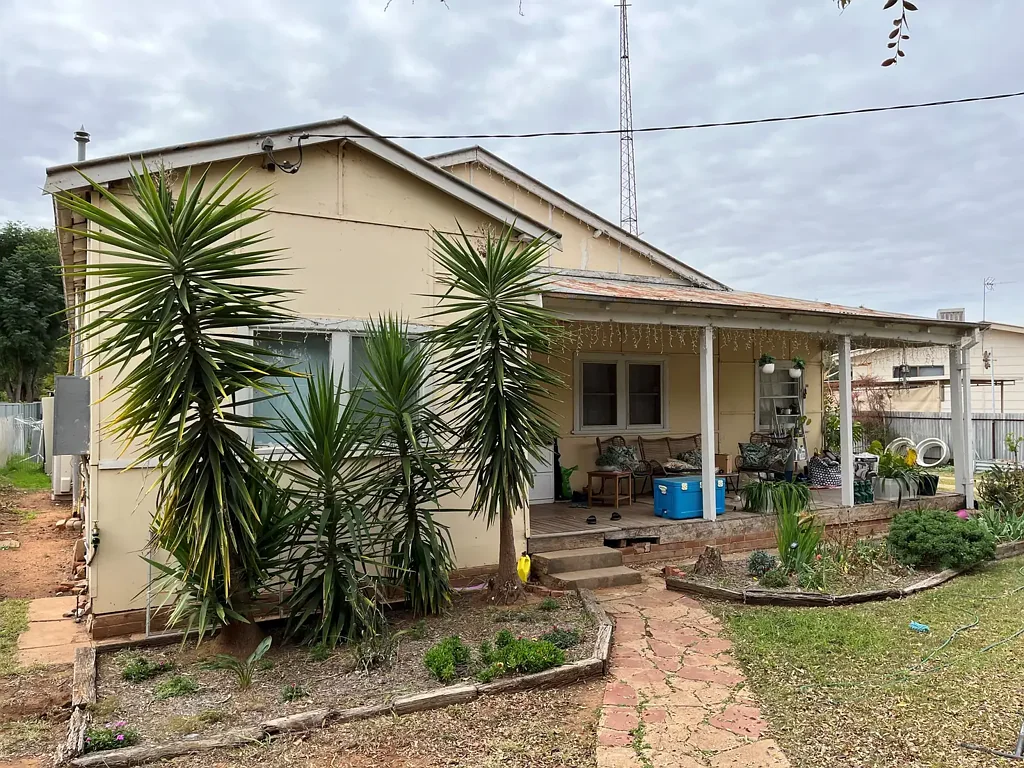 Nyngan 4ਬੈੱਡਰੂਮ Comfortable Family Home