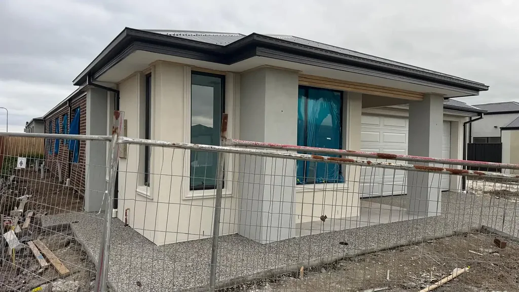 Donnybrook 4房 阳光充足 开放式平面图 主卧带Ensuite 现代厨房 高天花板 低维护庭院 远程车库 Attention! All First Home Buyers & Investors,