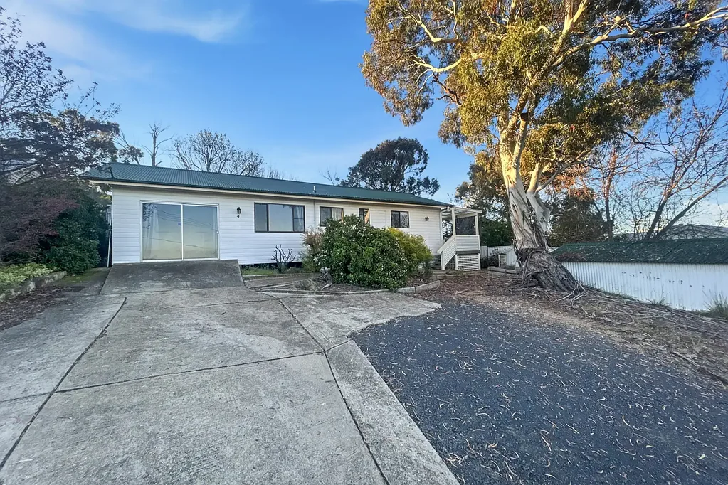 3/4 Bedroom 2 Bathroom Conveniently Located Home