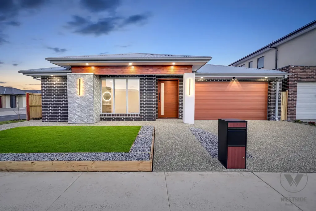 Deanside 4 Bedroom Modern Elegance Meets Family Comfort!