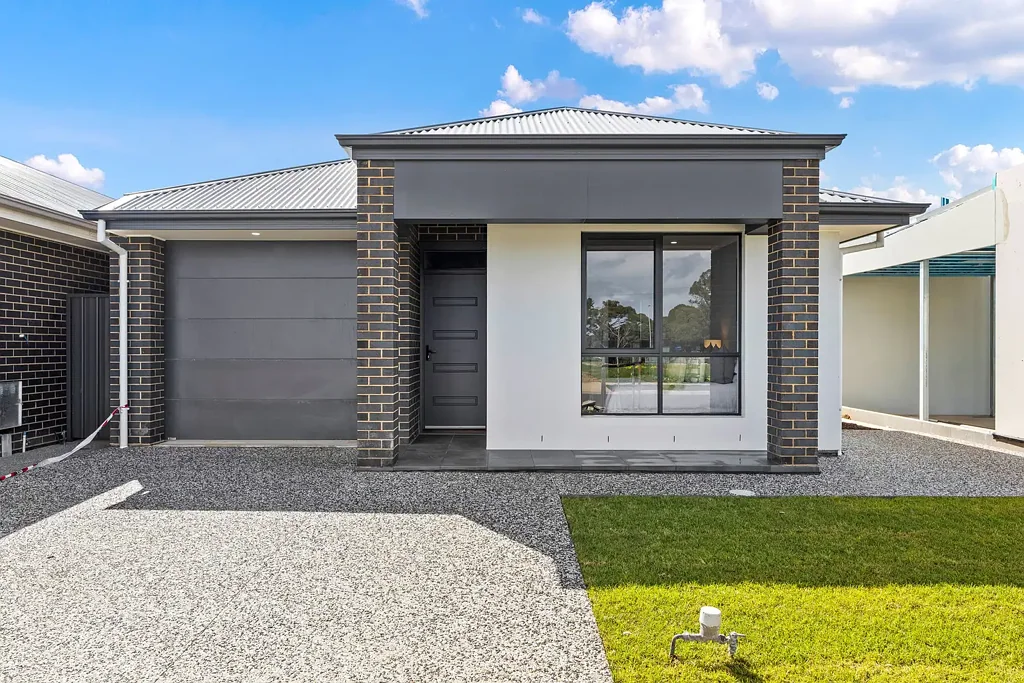 Andrews Farm 4कमरा Instant, Enviable Living with Turn-Key Designer Feature & Finish
