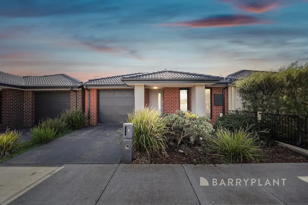 5 Cinnabar Way, Cobblebank, VIC 3338