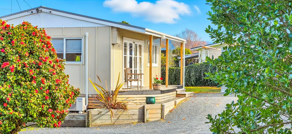 Paraparaumu Beach 2ห้องนอน Make No Bones About It – Must be Sold!