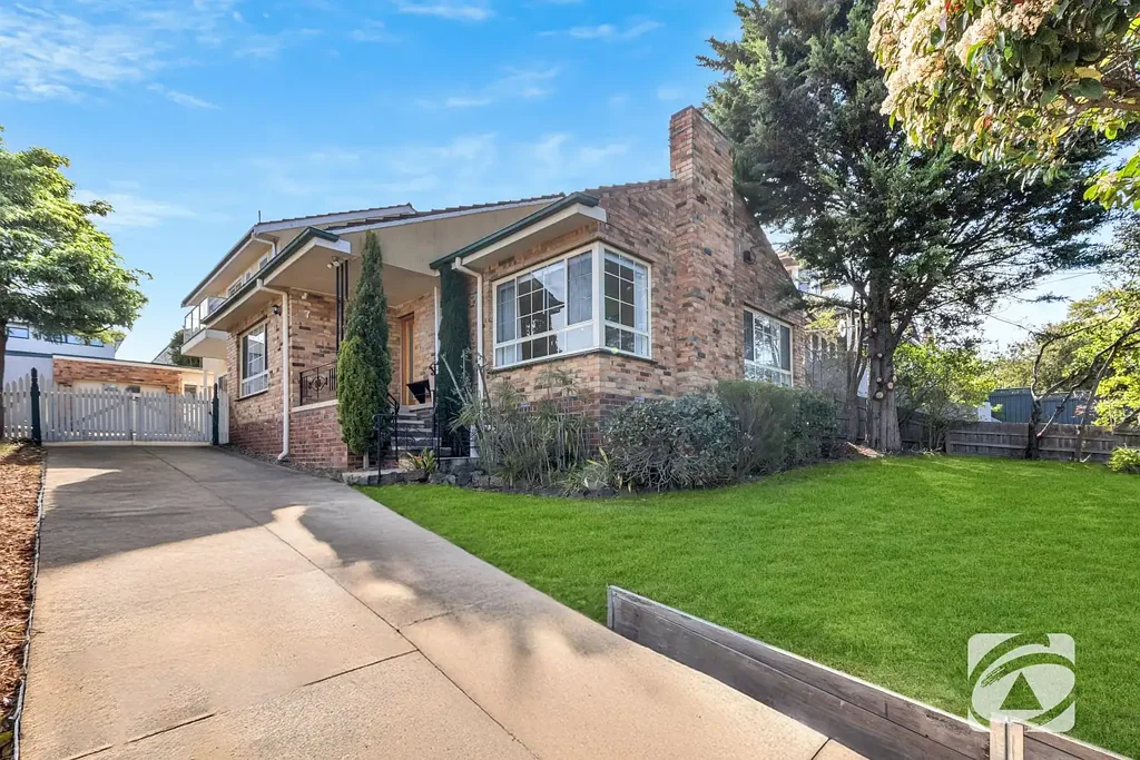 Bentleigh 6कमरा A Parkside Sanctuary of Space, Light & Family Warmth