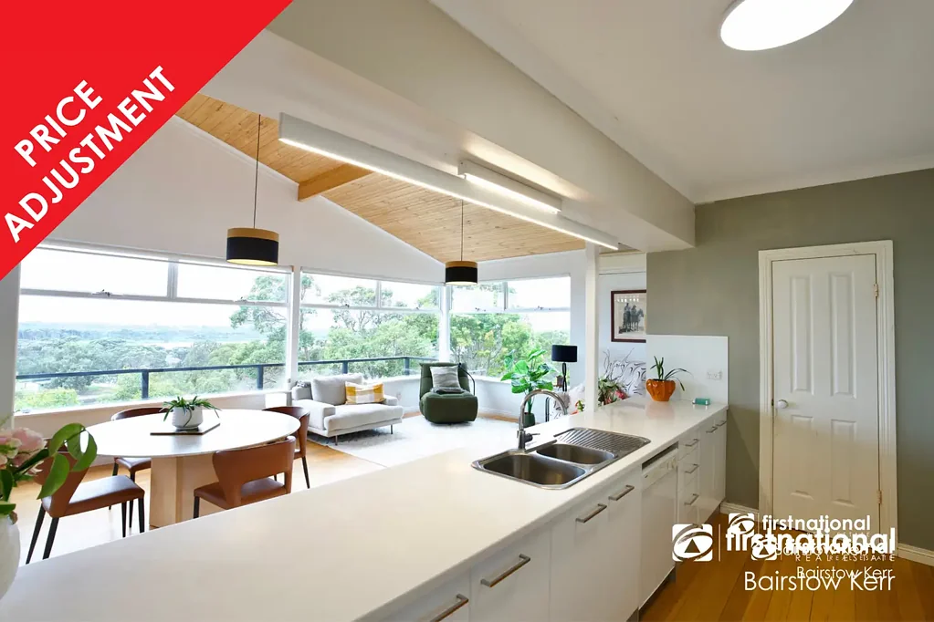 Mira Mar 4房  Impressive Three-Storey Home in a Highly Sought-After Location