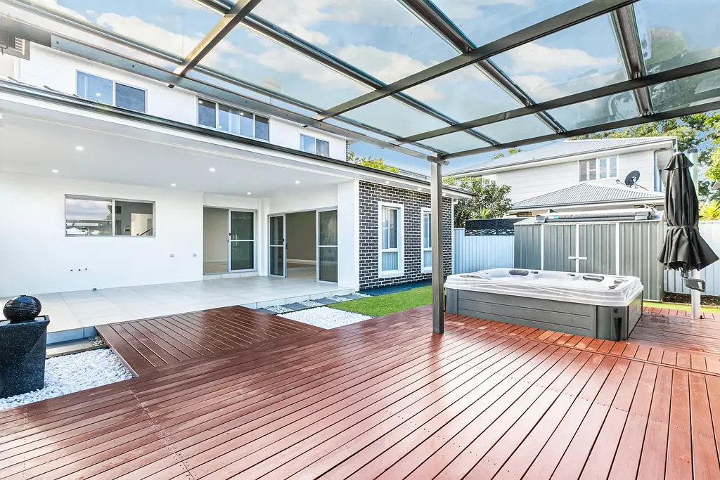 North Kellyville 6Kwarto Grand Family Residence in a Blue-Chip Walk-To-Everything Position