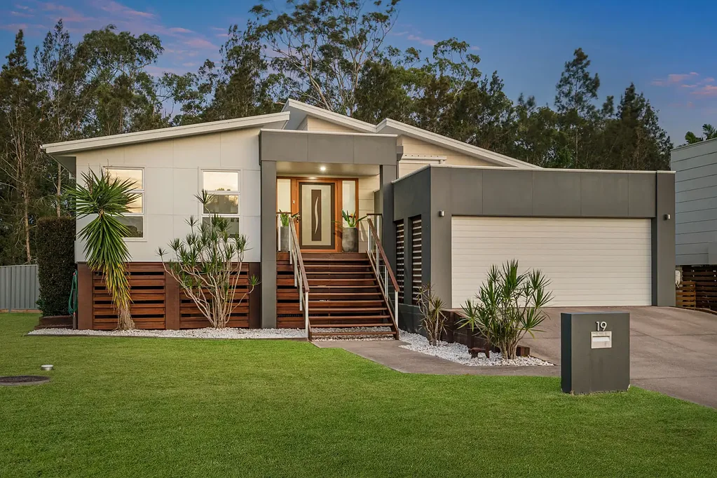 Port Macquarie 4Zimmer Modern Sanctuary in Quiet Setting with Reserve Backdrop