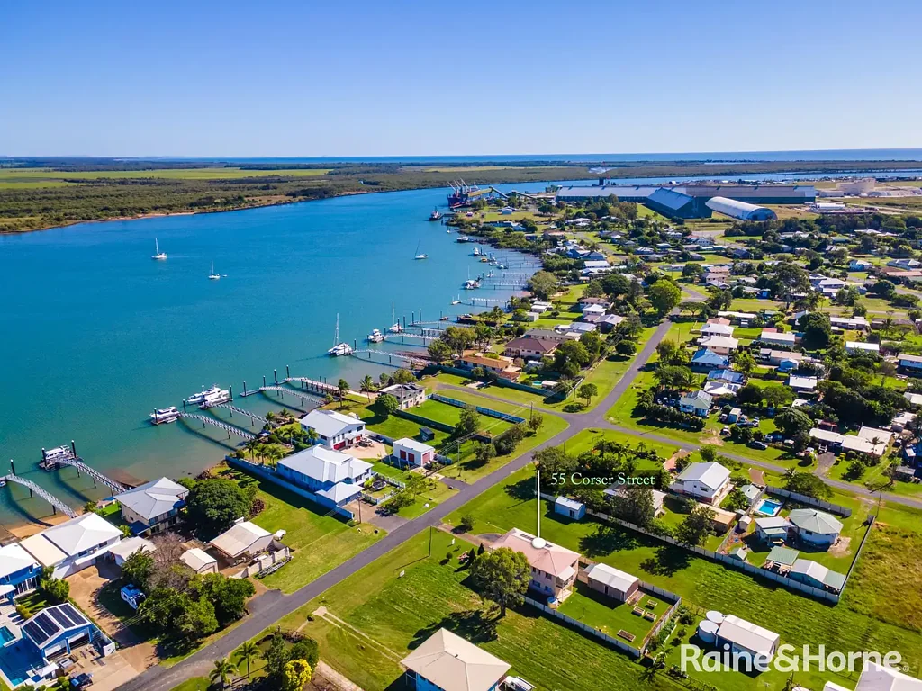 Burnett Heads 3 Bedroom Real River Views on 1012m2