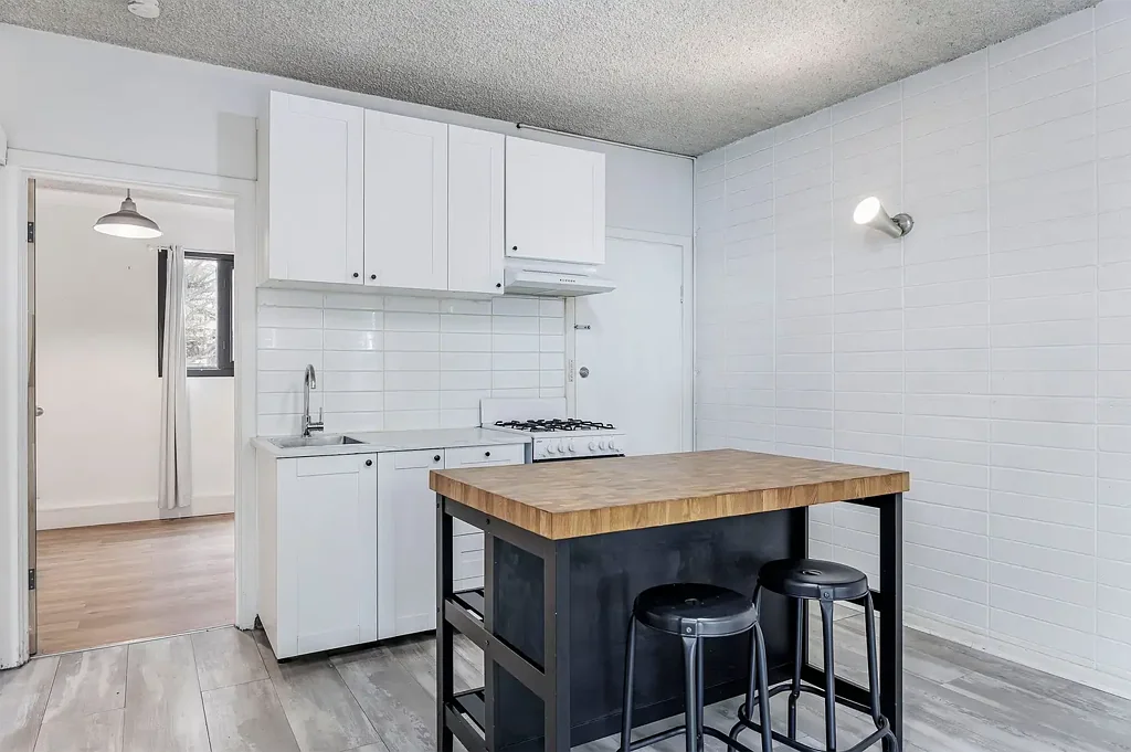 Stylish & Convenient Living in a Prime Location