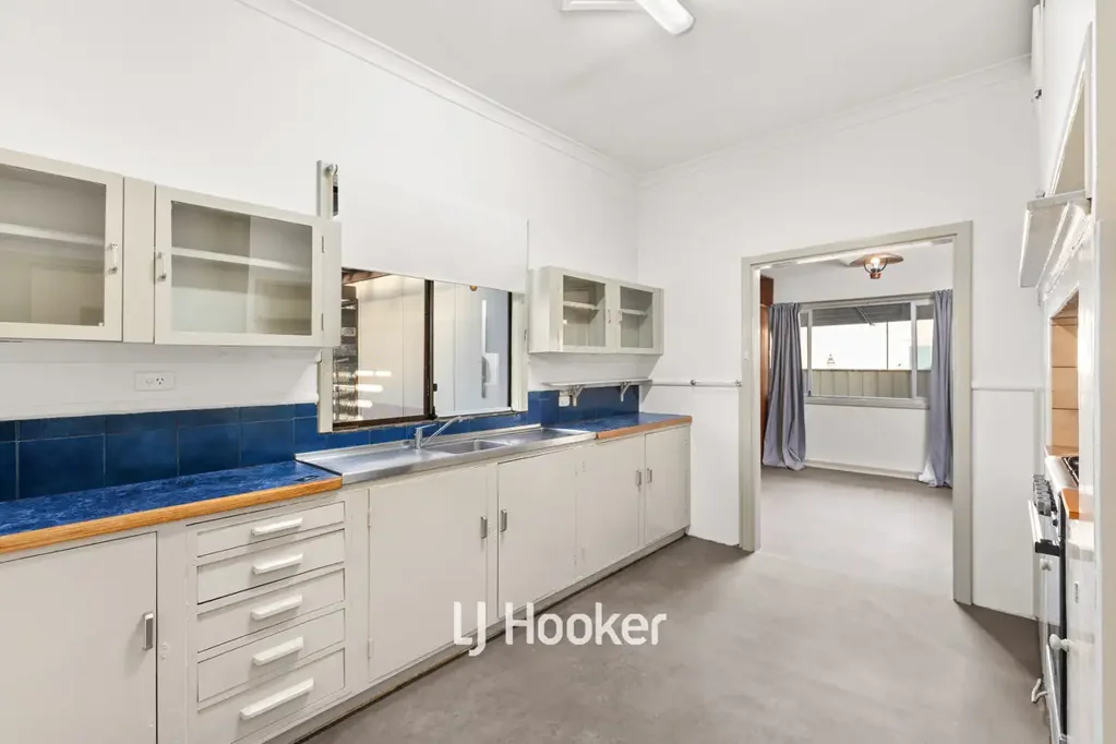 Freshly Updated 3x2 Home Close to the City Centre