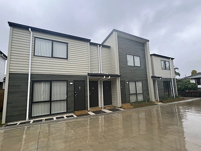 Near New 1 bedroom studios avail