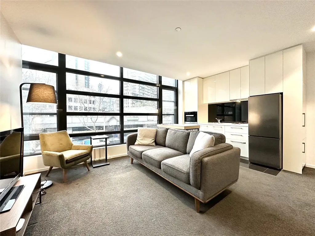 FURNISHED PRIVATE ONE BEDROOM APARTMENT LOCATED IN SOUTHBANK CENTRAL - SOUTHBANK !