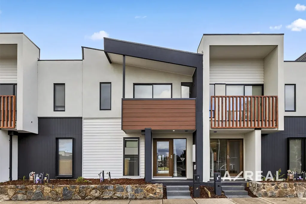 Stylish & Spacious Townhouse in Prime Wollert Location – Move in Now!