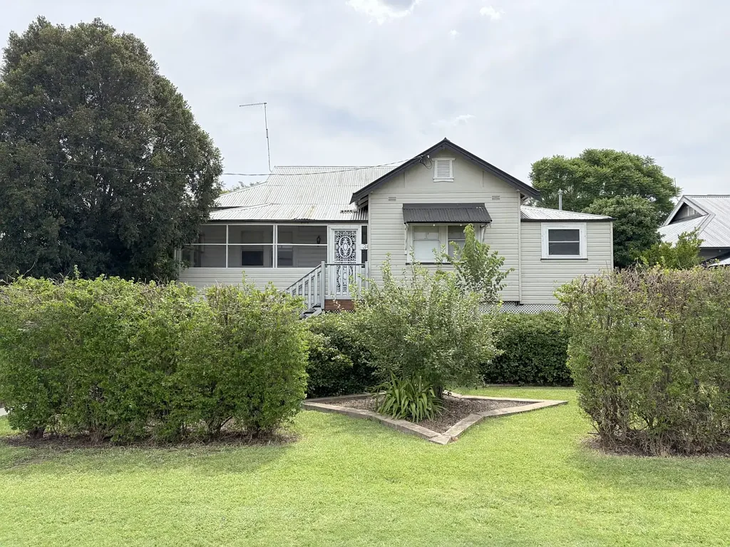 Moree 3 Bedroom CHARACTER AND CONVENIENCE
