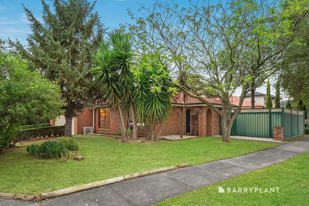 Rowville 3غرفة نوم Impeccably Family Home on Impressive Corner Garden